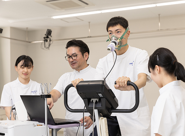 個々の患者に合わせ、治療に生かしていく過程を学ぶ