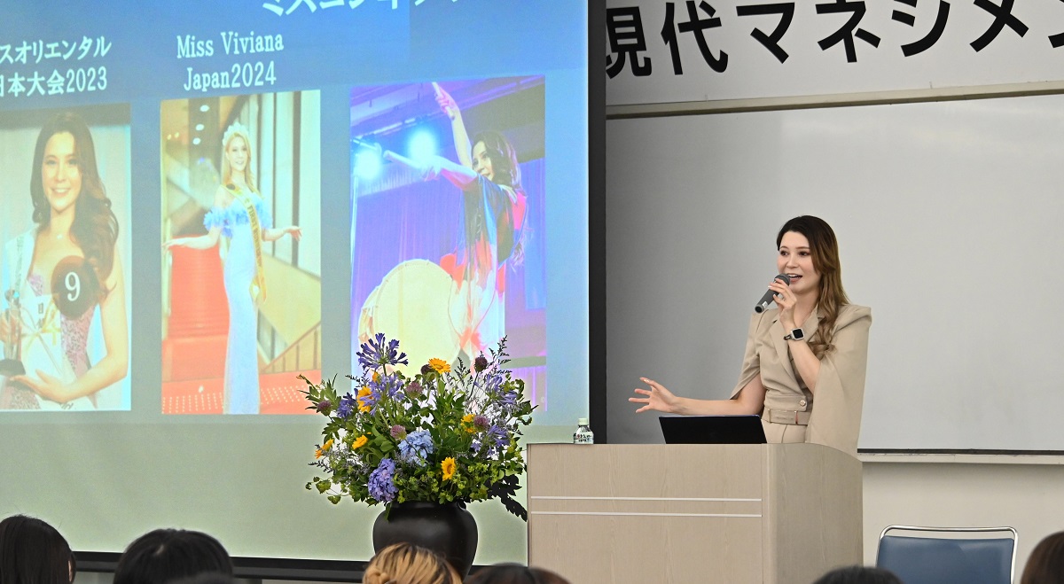 太鼓奏者で視覚障害者、本学卒業生の 富田　安紀子氏の「現代マネジメント研究」公開講座