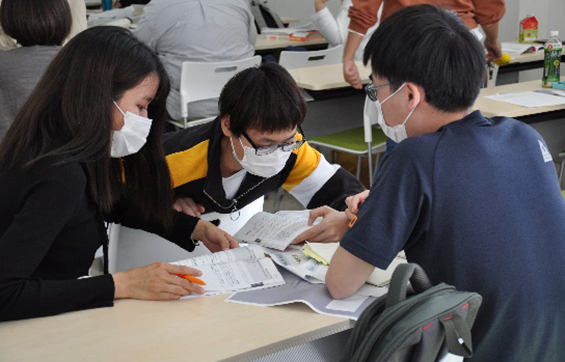 国試に向けて勉強する学生の様子