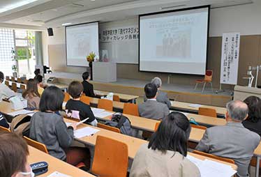 別会場で講演を聞く参加者