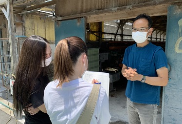 山田農場さんの養鶏所で取材をしました。固い卵殻、濃厚な卵黄が特徴です。