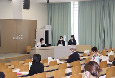 司会を務めた石谷さん（左）と井上さん（右）