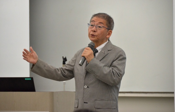 「岐阜は地芝居大国と呼んでもいい。ぜひ本物の地芝居や歌舞伎に触れてほしい」と呼びかける葛西聖司氏