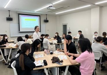 岐阜市保健所の精神保健福祉相談員による特別講義を行いました