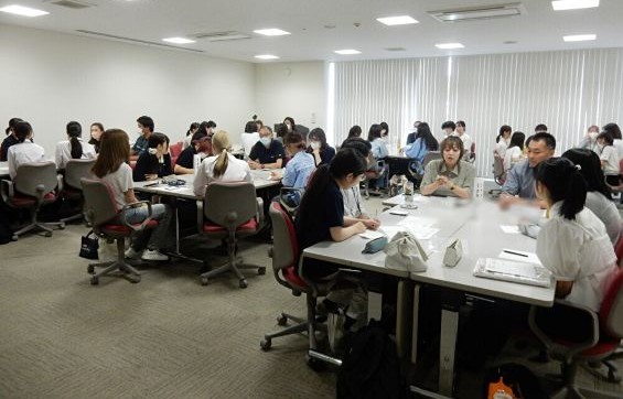 指導者と学生の意見交換