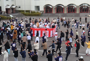 郡上おどりが初めての学生もすぐに踊れるように