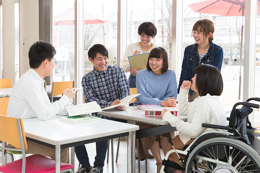 学生食堂（ポローニア）